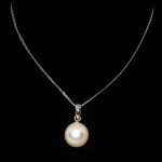 Large Pearl Solitaire